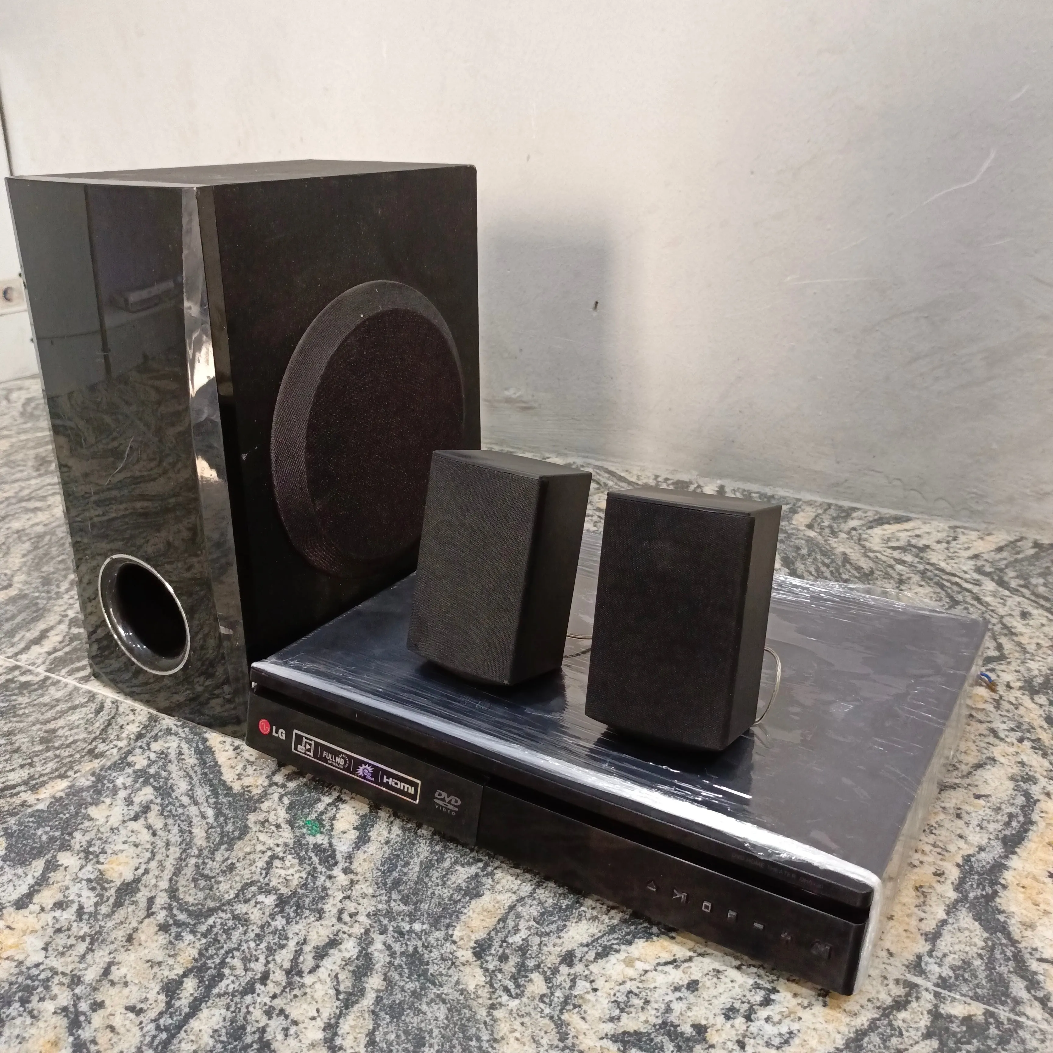LG 2.1Ch 350W DVD Stereo Home Theater System (USB, FM, Aux, HDMI Out) - Foreign Used