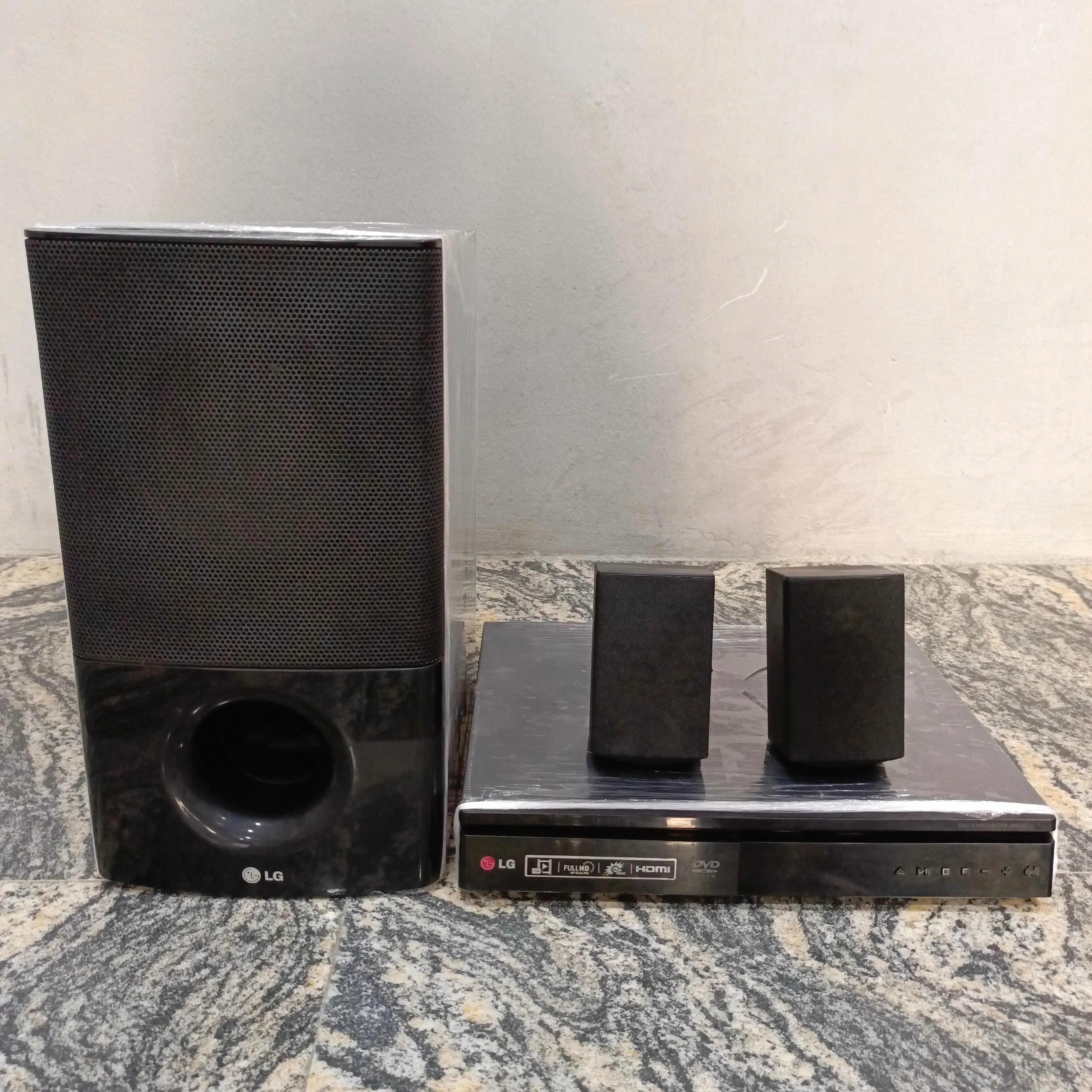 LG 2.1Ch 500W DVD Home Theater System (USB, FM, Aux, HDMI out) - Foreign Used