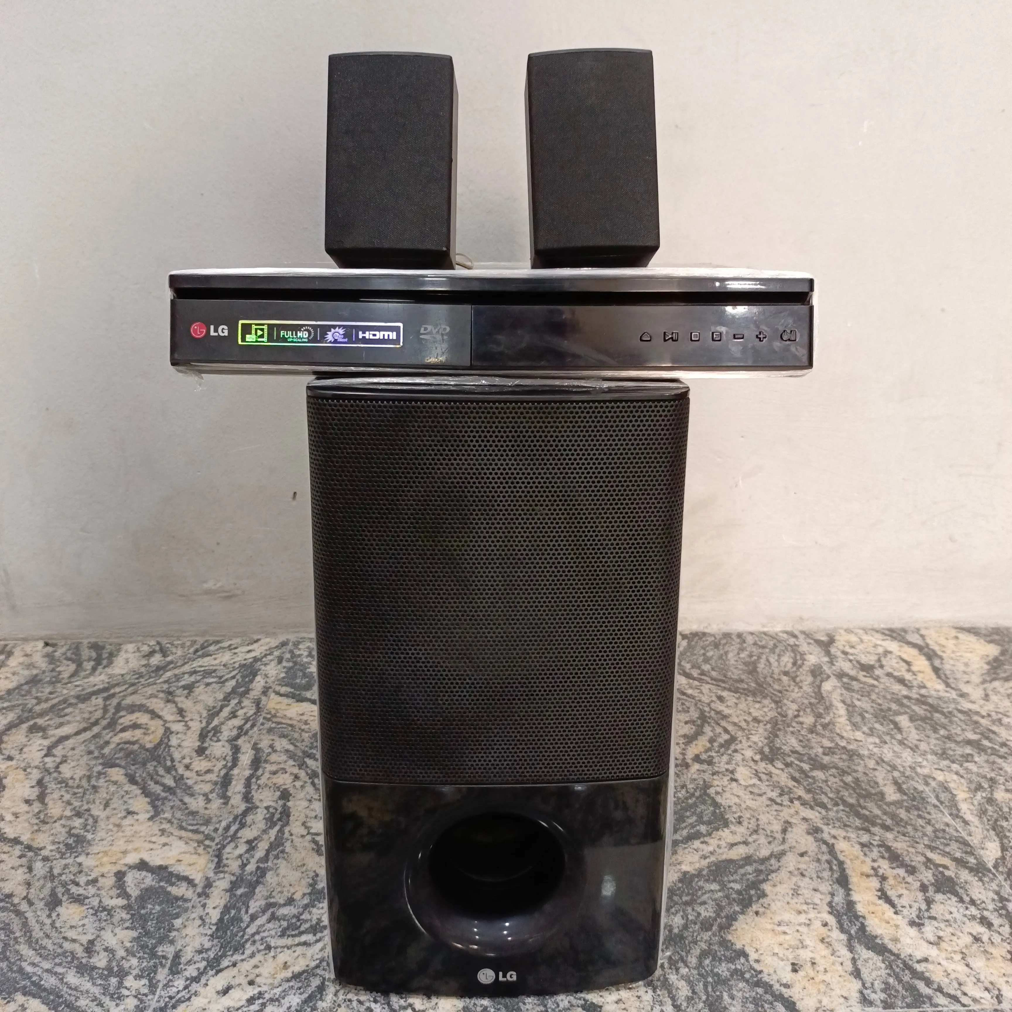 LG 2.1Ch 500W DVD Home Theater System (USB, FM, Aux, HDMI out) - Foreign Used