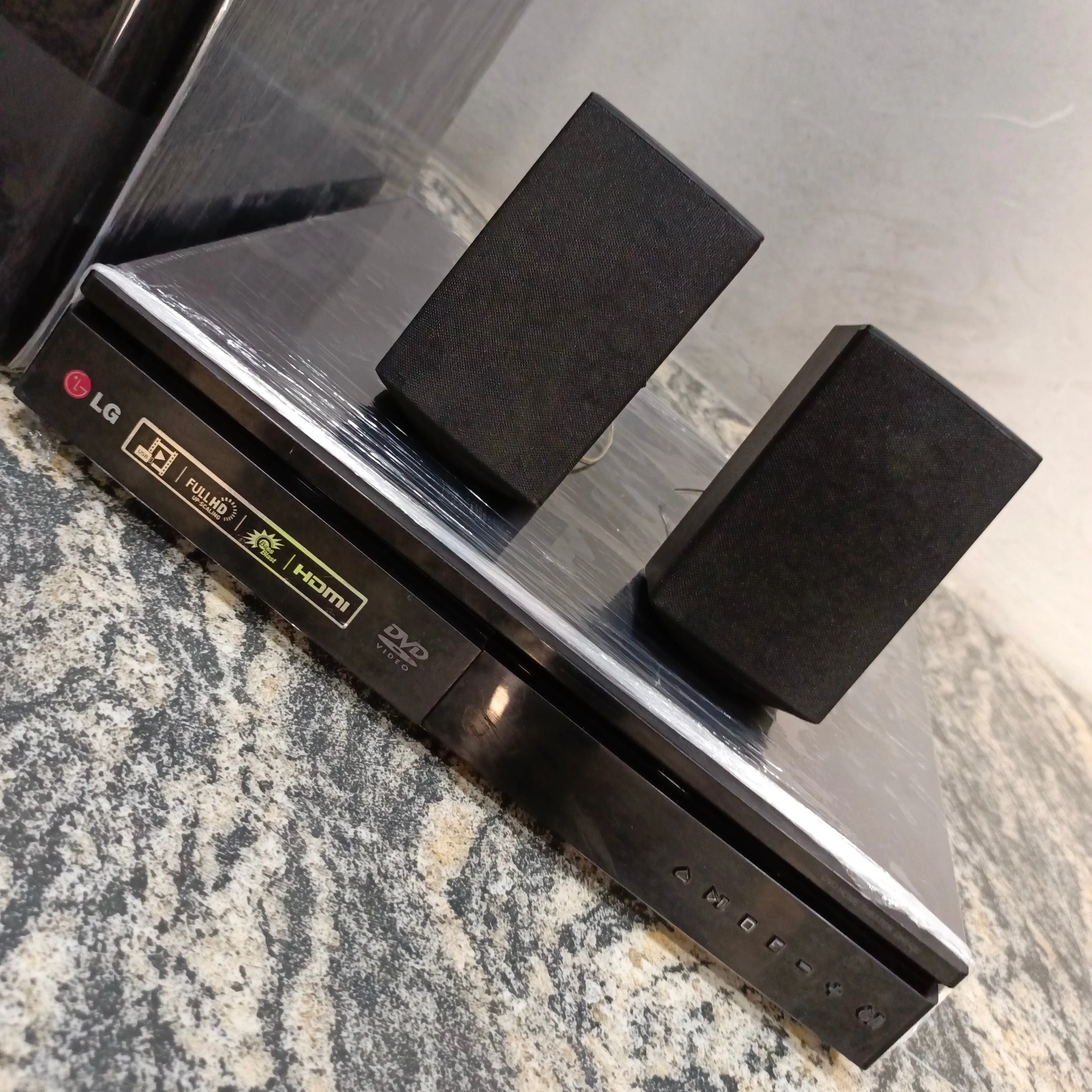LG 2.1Ch 500W DVD Home Theater System (USB, FM, Aux, HDMI out) - Foreign Used