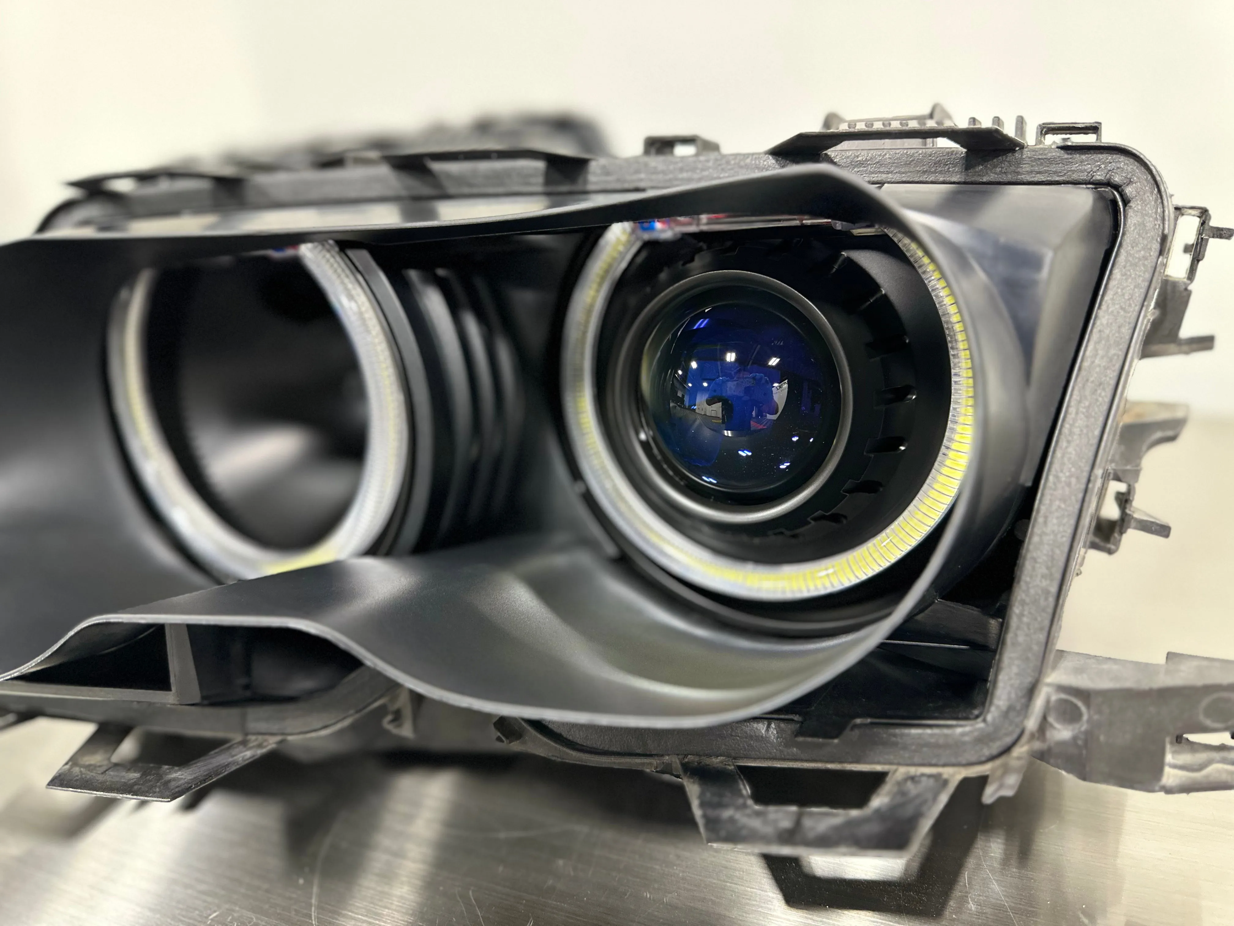 Lightwerkz BMW E46 (Single Xenon) Projector Retrofit Service