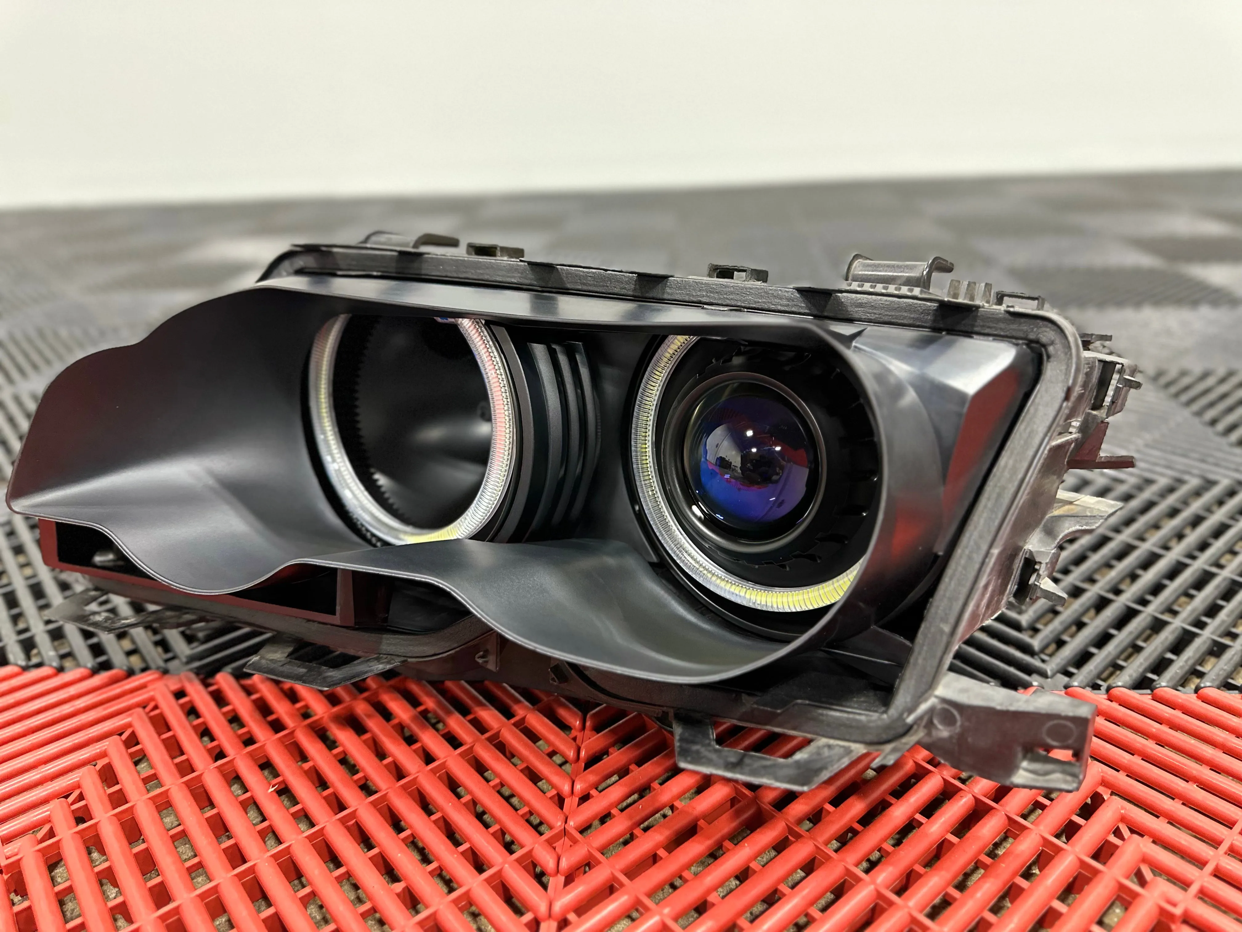 Lightwerkz BMW E46 (Single Xenon) Projector Retrofit Service