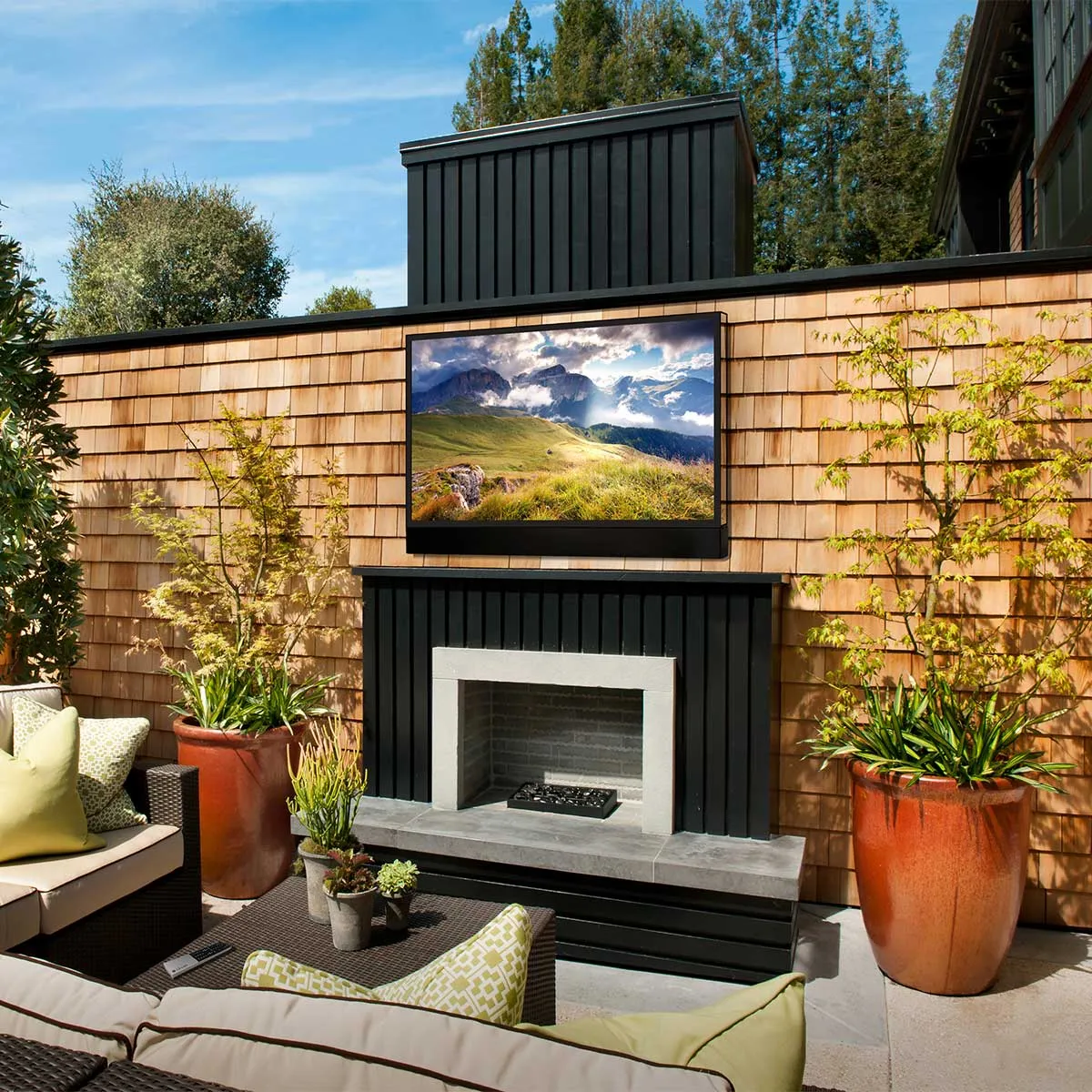 Seura Ultra Bright Series Outdoor 4K UHD TV